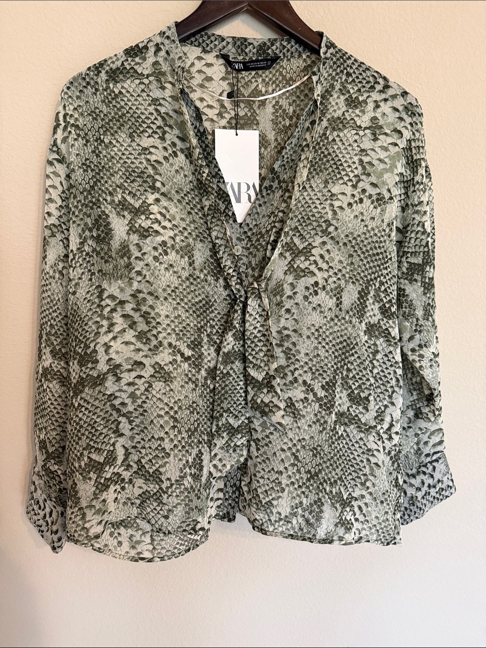 New ZARA Olive Green Snake-Print Tie-Front Blouse. Size XS